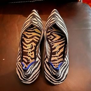 Rothys point size 8.5 zebra stripe